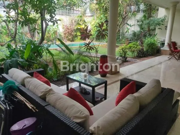 image RUMAH LUAS DI KEMANG SELATAN (5)