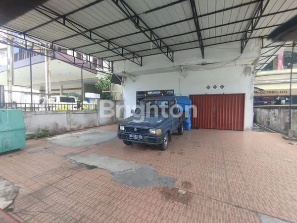 INVESTASI EMAS: RUMAH 2 LANTAI DI LOKASI SUPER STRATEGIS MERDEKA