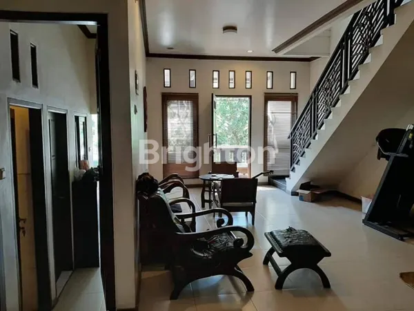 image DIJUAL RUMAH DI PURI SURYA JAYA GEDANGAN SIDOARJO DESIGN GAYA BALI MODERN DAN NATURAL (2)