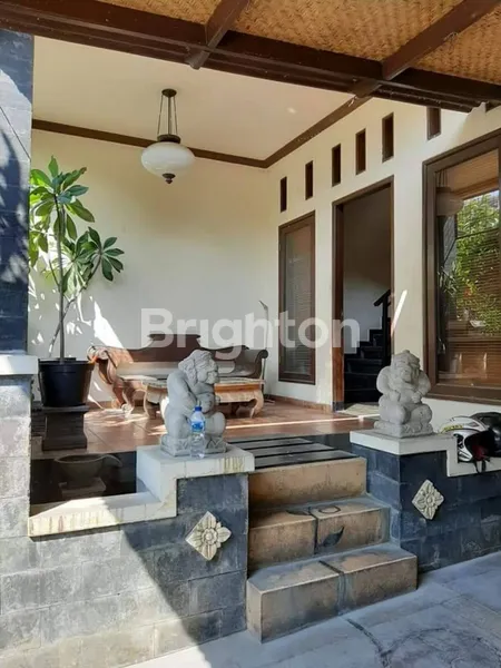 image DIJUAL RUMAH DI PURI SURYA JAYA GEDANGAN SIDOARJO DESIGN GAYA BALI MODERN DAN NATURAL (4)