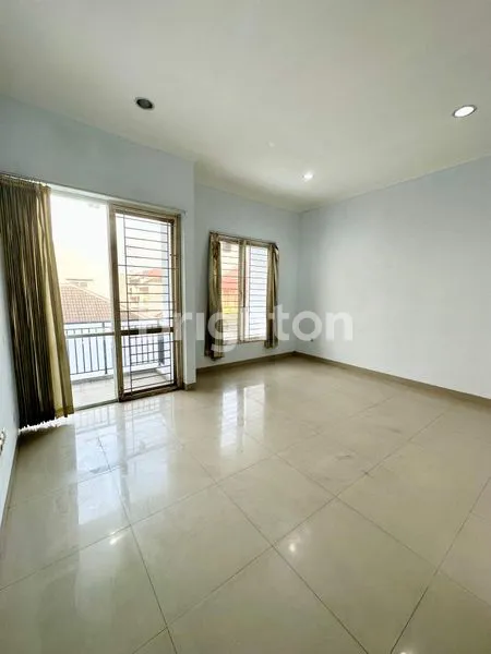 image RUMAH CANTIK SIAP HUNI DURI KEPA JAKARTA BARAT (5)