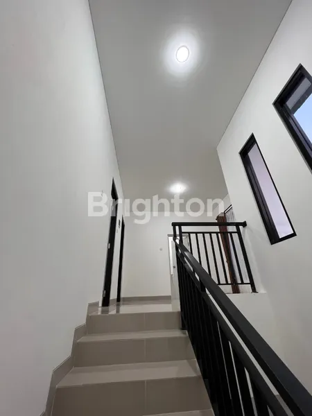 image RUMAH MEWAH INI DIJUAL HARGA NYA ISTIMEWA (4)