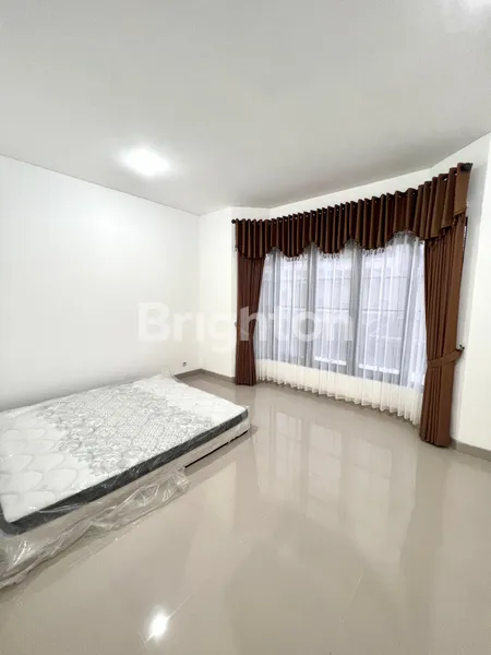 image RUMAH MEWAH INI DIJUAL HARGA NYA ISTIMEWA (5)