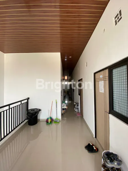 image COCOK UNTUK PASSIVE INCOME, GROSS INCOME 50JT / BULAN, RUMAH KOST WIYUNG BARU GRESS, FULL PERABOTAN, LOKASI STRATEGIS DI WIYUNG SURABAYA BARAT, SELANGKAH KE RAYA MENGANTI WIYUNG, DEKAT KAMPUS UNESA, PAKUWON MALL, DEKAT RUMAH SAKIT WIYUNG SEJAHTERA, RUMAH  (5)