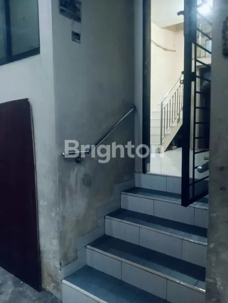 image RUMAH MUNGIL 2 LANTAI STRATEGIS DI TELUK GONG, JAKARTA UTARA (3)