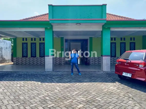 image RUMAH LUAS 900M² EX-KLINIK COCOK USAHA DI KREMBUNG (4)