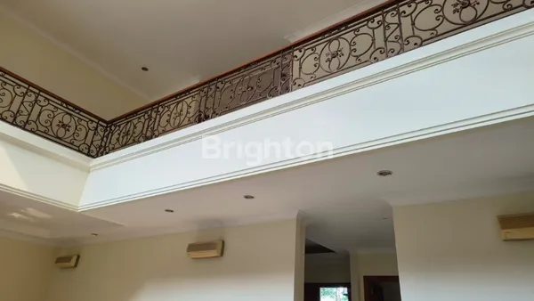 image RUMAH BAGUS, TERAWAT DI LOKASI STRATEGIS & PREMIUM - JL. WIJAYA - MELAWAI -KEBAYORAN BARU - JAKARTA SELATAN (8)