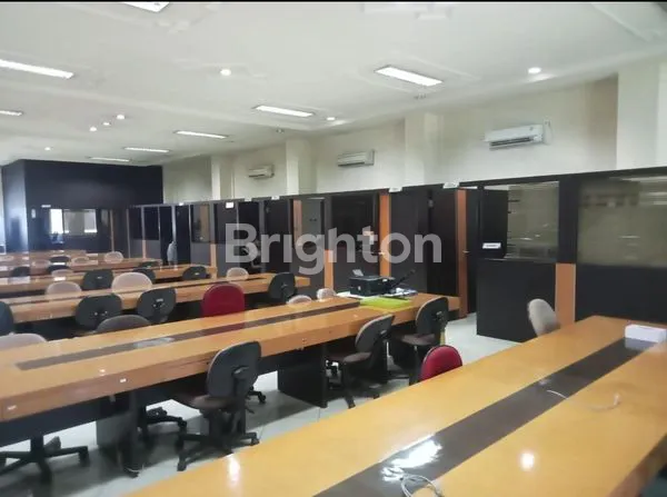 image DISEWAKAN GEDUNG DI JL. RAYA SULAWESI (1)