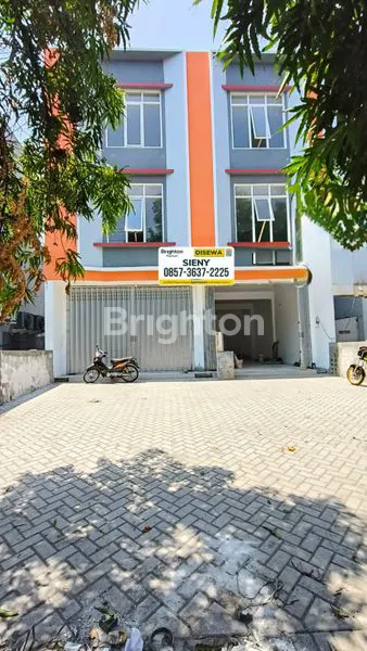 image DISEWAKAN – 2 RUKO 3 LANTAI BERJAJAR DI PUSAT KOTA KEDIRI\\\\N (1)