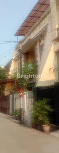 image RUMAH 3 LANTAI DI PERUMAHAN (1)