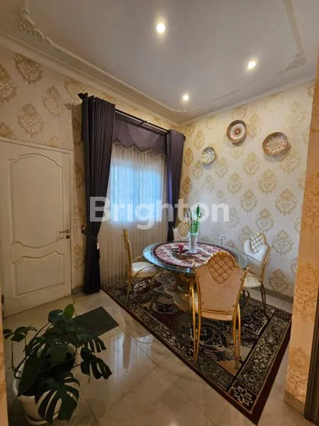 image HUNIAN EKSKLUSIF 3 LANTAI DI SULFAT MALANG, 282M² FULL FURNISHED (4)