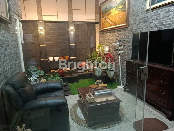 image HUNIAN EKSKLUSIF 3 LANTAI DI SULFAT MALANG, 282M² FULL FURNISHED (2)
