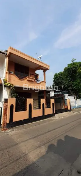 INVESTASI CERDAS: RUMAH 2 LANTAI + 3 KONTRAKAN DI JATIWARINGIN