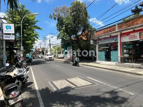 image TOKO STRATEGIS DI JALAN RAYA SEMINYAK (4)