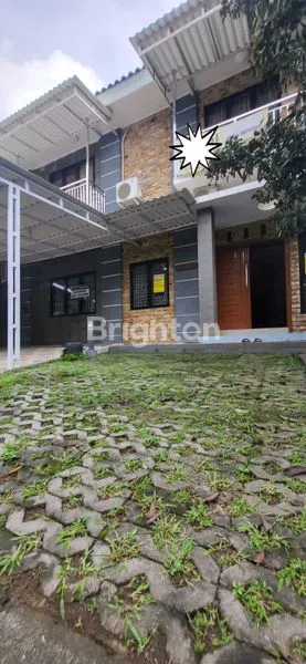 RUMAH MEWAH 2 LANTAI HOEK DI DE LATINOS BSD, SEMI FURNISH