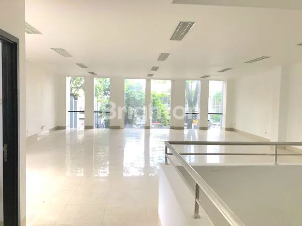 image GEDUNG PREMIUM LB=721, 4 LANTAI & BANGUNAN HERITAGE (GOLONGAN C) (2)