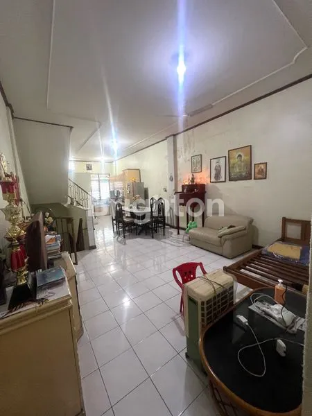 image DI JUAL CEPAT RUKO BISNIS SIAP HUNI INTI KOTA JL. SPARMAN  SANGAT COCOK UNTUK BISNIS KOST KOST AN, TEMPAT KURSUS / LES, TOKO, KANTOR, BANK, COFFEE SHOP, CAFE, RESTO DAN LAIN NYA (5)