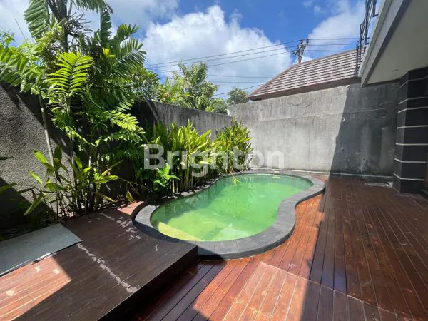 image VILLA 3 BEDROOM DENGAN HALAMAN LUAS DI LEGIAN KUTA (3)