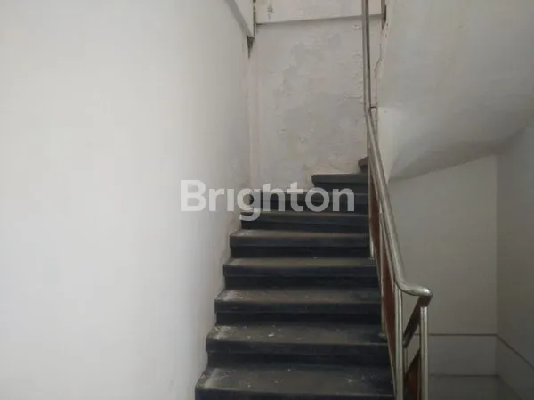 image RUKO NGAGEL STRATEGIS ROW 3 MOBIL (2)