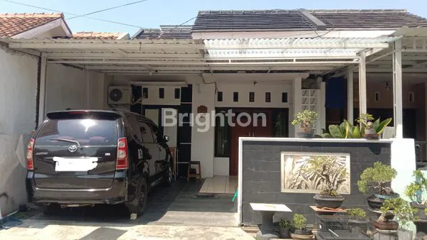 RUMAH KOMERSIL DUA LANTAI SIAP PAKAI DI PERUM PURI GARDENIA BRUMBUNG MRANGGEN