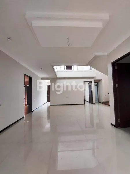 image RUMAH 2 LANTAI DIJUAL SEMI FURNISHED DI NIEUW INDIE ARAYA KOTA MALANG (2)