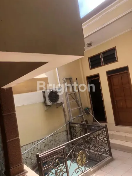image RUMAH MEWAH SEMI FURNISHED DI DARMO BARU TIMUR SUKOMAUNGGAL SURABAYA (7)