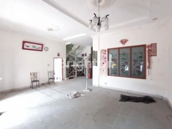 image RUMAH MEWAH 2.5 LANTAI DI PONDOK MUTIARA, BEBAS BANJIR (3)