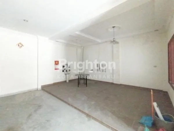 image RUMAH MEWAH 2.5 LANTAI DI PONDOK MUTIARA, BEBAS BANJIR (7)