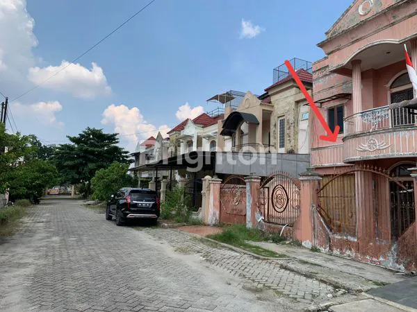 image RUMAH MEWAH 2.5 LANTAI DI PONDOK MUTIARA, BEBAS BANJIR (2)