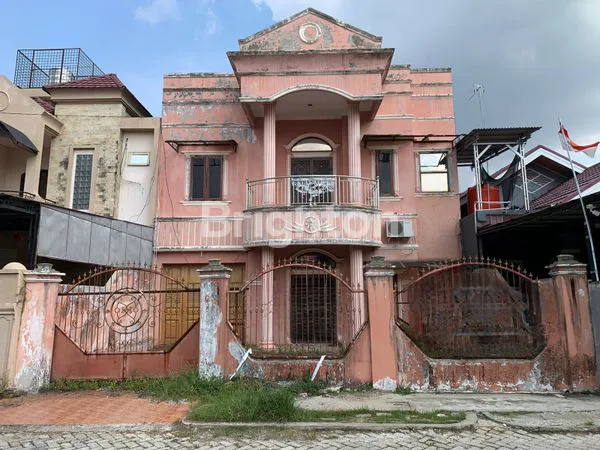 image RUMAH MEWAH 2.5 LANTAI DI PONDOK MUTIARA, BEBAS BANJIR (1)