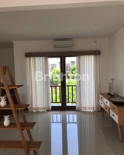 image DI JUAL VILLA MEWAH 2 LANTAI FULLY FURNISHED DENGAN KOLAM RENANG DI PECATU (5)