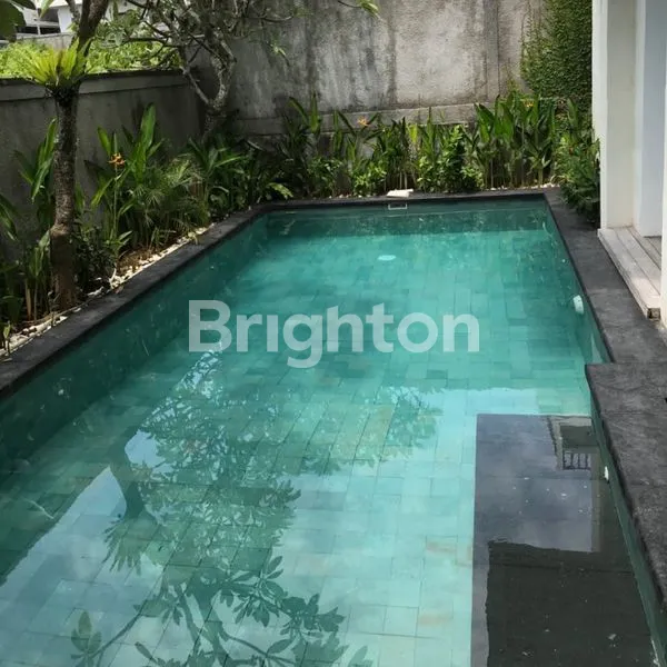 image DI JUAL VILLA MEWAH 2 LANTAI FULLY FURNISHED DENGAN KOLAM RENANG DI PECATU (8)