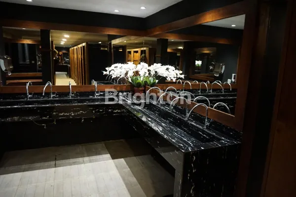 image EX HOSTEL & RESTO BAR DI JL. RAYA SEMINYAK (5)