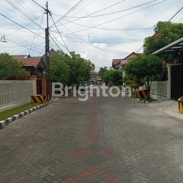 image MURAH ISTIMEWA RUMAH SIAP HUNI MANYAR KARTIKA ROW JALAN LEBAR DEKAT MERR GALAXY MALL, TENGAH KOTA, WISMA MUKTI KLAMPIS, HOKKY SUPERMARKET, UNAIR, DHARMAHUSADA, GUBENG (2)