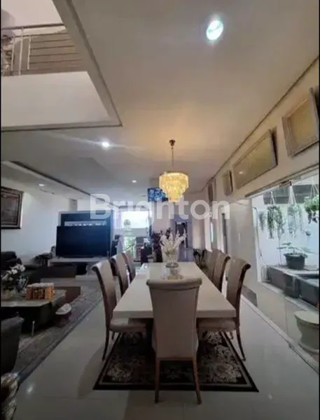 image RUMAH MEWAH ISTIMEWAFULL FURNISH GAJAH MUNGKUR  (3)