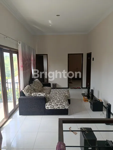 image RUMAH 2 LANTAI LINGKUNGAN NYAMAN ASRI HALAMAN HIJAU LUAS DI GREEN HILL MALANG (2)