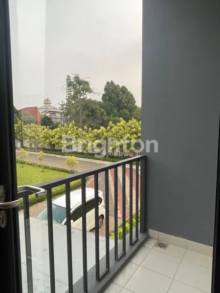 image RUMAH DI JUAL SANGAT STRATEGIS DAN DESAIN BERKOLABORASI DENGAN ARSITEK TERNAMA SELUAS 5,5 HEKTAR DI JAKARTA TIMUR (3)