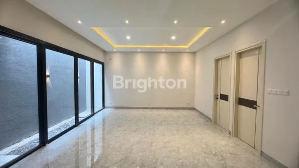 image HUNIAN MEWAH 4+1 KT DI CITRALAND WOODLAND ROW LEBAR (2)