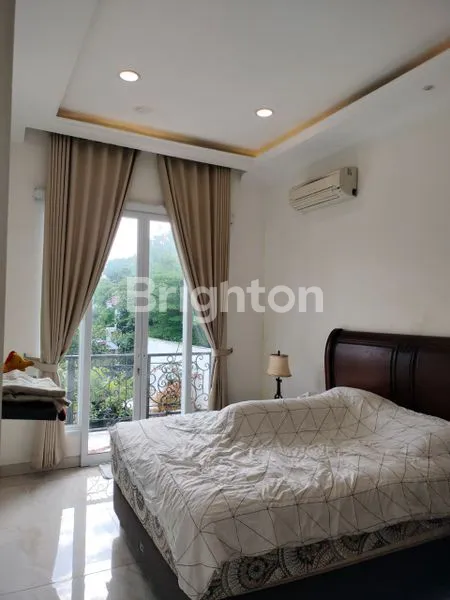 image RUMAH CANTIK FURNISHED SIAP HUNI DI RAFFLES HILLS (5)
