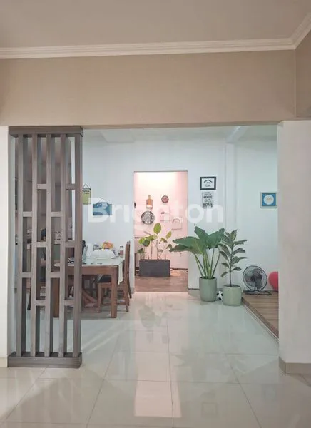 image RUMAH CANTIK TERAWAT 2 LANTAI DI GRAHA RAYA BINTARO (8)