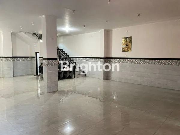 image RUKO 3 LANTAI, SIAP PAKAI, NOL JALAN, LOKASI STRATEGIS, COCOK UNTUK KANTOR DAN USAHA LAINNYA, DAERAH PERAK (2)