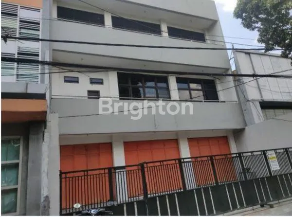 image RUKO 3 LANTAI, SIAP PAKAI, NOL JALAN, LOKASI STRATEGIS, COCOK UNTUK KANTOR DAN USAHA LAINNYA, DAERAH PERAK (3)