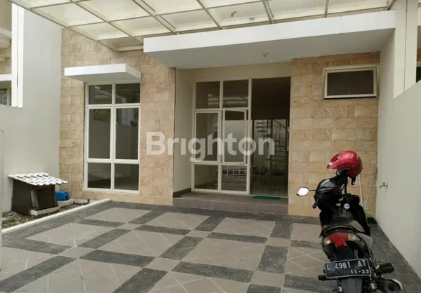 image RUMAH 2.LANTAI GRIYA GALAXY DEKAT RAYA MERR SURABAYA SIAP HUNI (1)