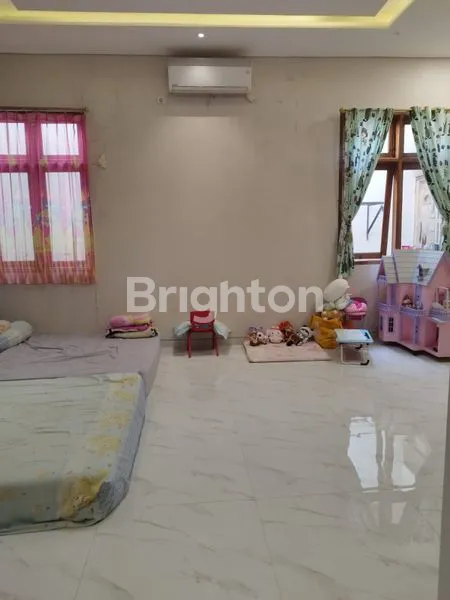 image RUMAH LUAS 185M2 NGINDEN 2 LANTAI ROW JALAN LEBAR  (4)