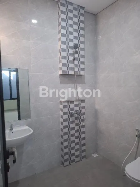 image RUMAH BARU GRESS 2 LANTAI SIAP HUNI DARMO INDAH  (6)