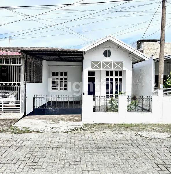 image DISEWAKAN. RUMAH KOMPLEK TASBIH 2. JL. RING ROAD. HANYA 50 METER KE FOCAL POINT. TEPAT DI SEBERANG PINTU MASUK BELAKANG KOMPLEK TASBIH 1 (4)