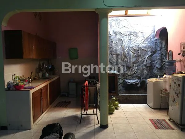 image RUMAH DENGAN LOKASI STRATEGIS DI TENGAH KOTA MADIUN (4)