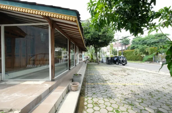 image SOLO LAWEYAN, RUANG USAHA / RUMAH LIMASAN. KONDISI ISTIMEWA, SIAP PAKAI. LOKASI STRATEGIS. LUAS 513M. SHM (4)