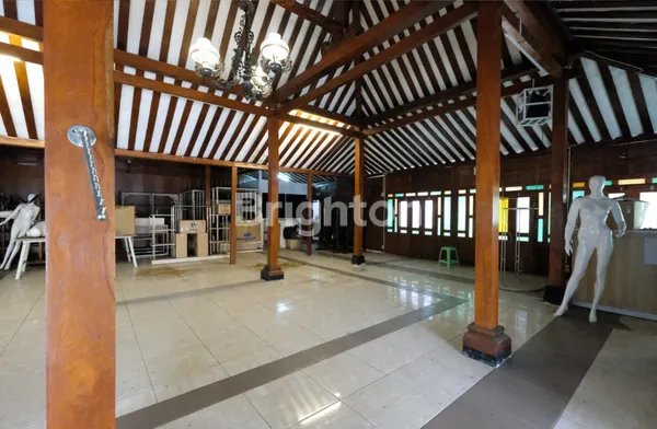 image SOLO LAWEYAN, RUANG USAHA / RUMAH LIMASAN. KONDISI ISTIMEWA, SIAP PAKAI. LOKASI STRATEGIS. LUAS 513M. SHM (6)