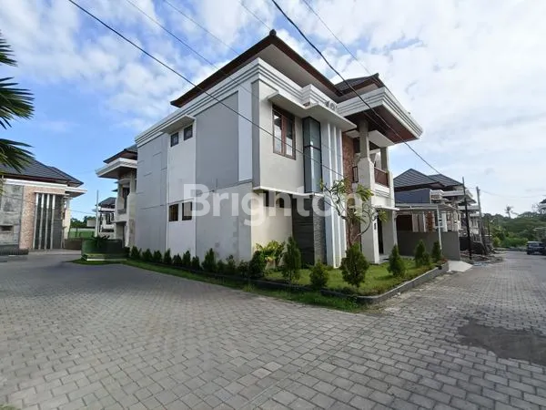 image EXCLUSIVE VILLAS BALCONY 3 BEDROOM, DESIGN MODERN DAN ELEGANT, HANYA 5 MENIT KE SANUR (1)